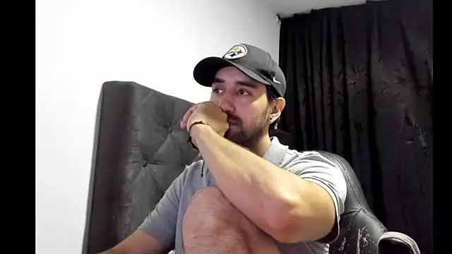 Snapshot of coolfriki chatting on October 28, 3:18 am coolfriki online show from October 28, 3:18 am