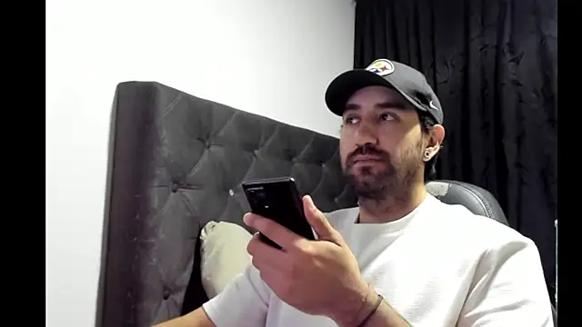 Snapshot of coolfriki chatting on November 27, 11:38 pm coolfriki online show from November 27, 11:38 pm