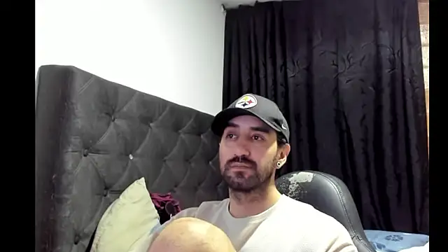 Snapshot of coolfriki chatting on October 31, 6:54 am coolfriki online show from October 31, 6:54 am