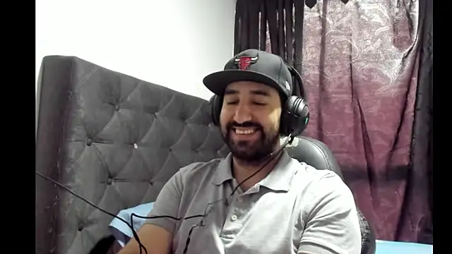 Snapshot of coolfriki chatting on November 15, 9:08 pm coolfriki online show from November 15, 9:08 pm