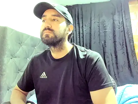 Snapshot of coolfriki chatting on October 24, 5:39 am coolfriki online show from October 24, 5:39 am