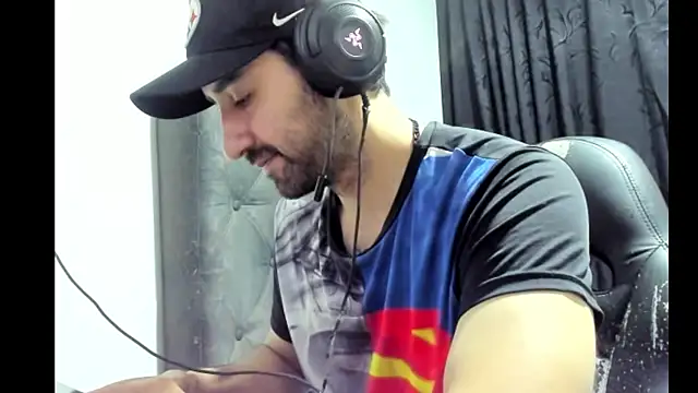 Snapshot of coolfriki chatting on October 27, 3:18 am coolfriki online show from October 27, 3:18 am