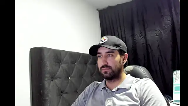 Snapshot of coolfriki chatting on December 1, 2:23 am coolfriki online show from December 1, 2:23 am