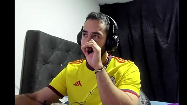 coolfriki online show from February 10, 4:33 am