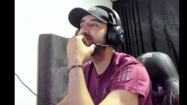 Snapshot of coolfriki chatting on October 30, 5:50 am coolfriki online show from October 30, 5:50 am