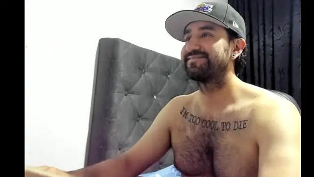 Snapshot of coolfriki chatting on December 3, 3:18 am coolfriki online show from December 3, 3:18 am