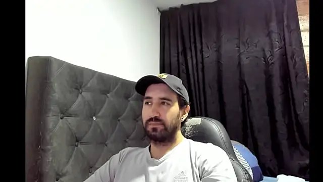 Snapshot of coolfriki chatting on November 14, 5:11 am coolfriki online show from November 14, 5:11 am