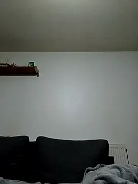 T1T012 online show from December 19, 9:50 pm