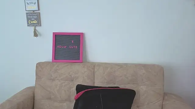 hollycute   online show from December 18, 7:07 pm