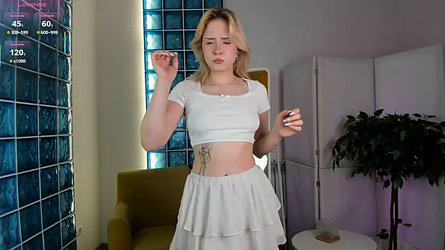 Mol l y online show from December 1, 2:18 pm