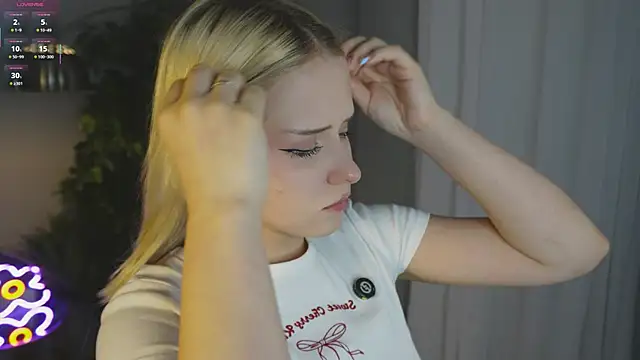 Mol l y online show from October 17, 4:53 pm