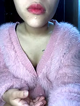 Snapshot of Lyly69699 chatting on November 3, 1:22 am Lyly69699 online show from November 3, 1:22 am