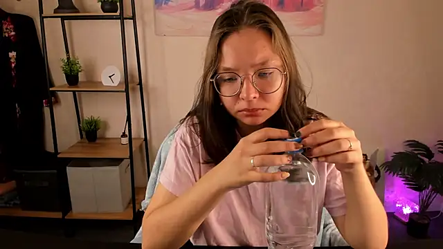 Nuura Moore online show from October 21, 12:54 am