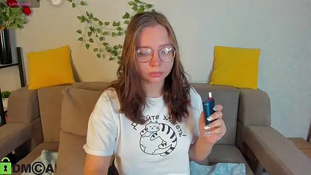 Nuura Moore online show from November 29, 1:06 am