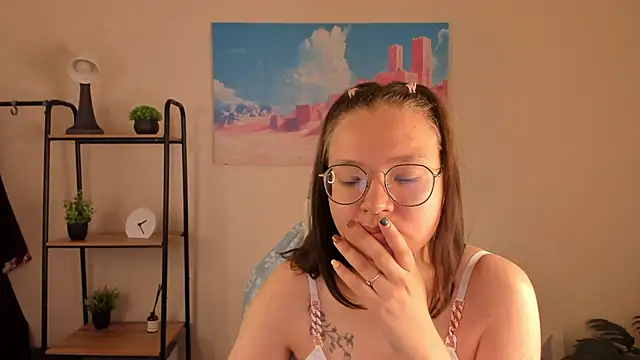 Nuura Moore online show from October 22, 1:05 am