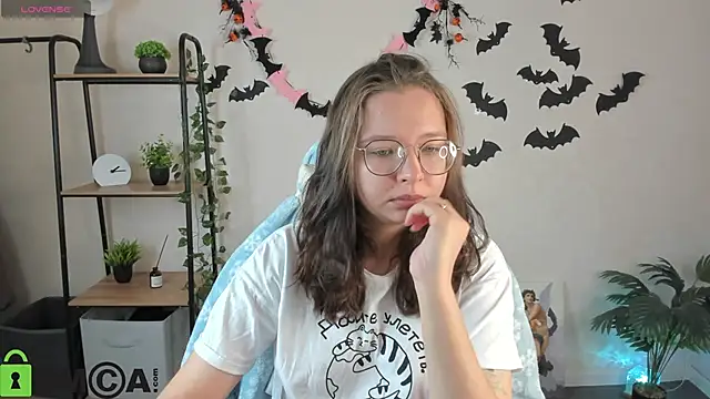 Nuura Moore online show from November 7, 12:59 am