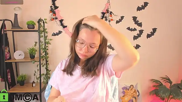 Nuura Moore online show from November 3, 12:49 am