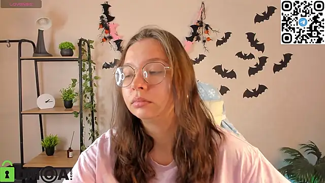 Nuura Moore online show from November 5, 12:58 am