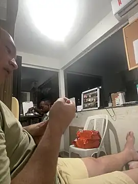 Snapshot of B-38 chatting on November 5, 11:52 pm B-38 online show from November 5, 11:52 pm