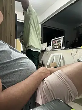 Snapshot of B-38 chatting on October 29, 1:37 am B-38 online show from October 29, 1:37 am