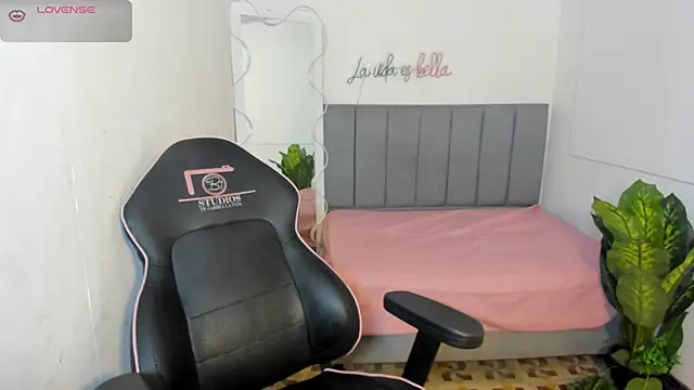 THIANA TAY online show from October 24, 1:59 am