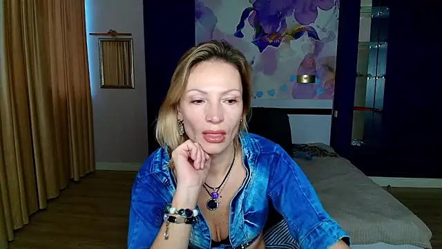 AlinaMoor online show from November 19, 6:46 am