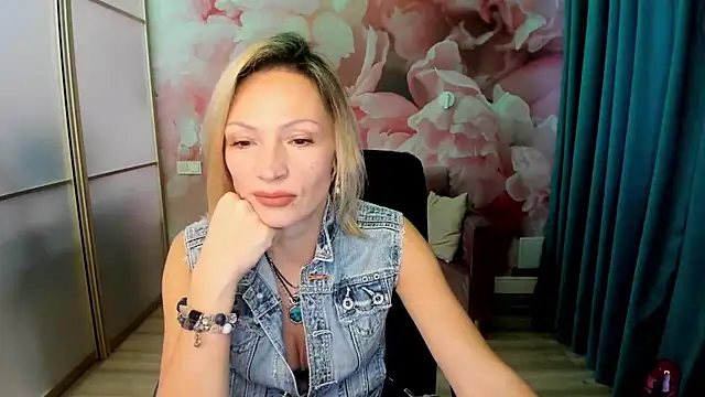 AlinaMoor online show from November 29, 6:46 am