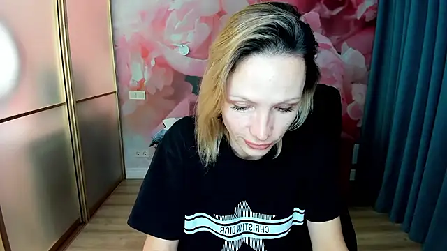 Snapshot of AlinaMoor chatting on January 14, 6:55 pm AlinaMoor online show from January 14, 6:55 pm