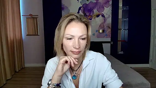 AlinaMoor online show from October 22, 5:51 am