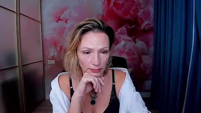 AlinaMoor online show from November 28, 6:46 am