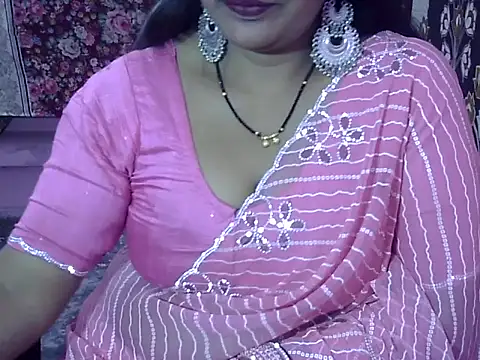 Snapshot of sunita_3 chatting on November 15, 9:13 am sunita 3 online show from November 15, 9:13 am