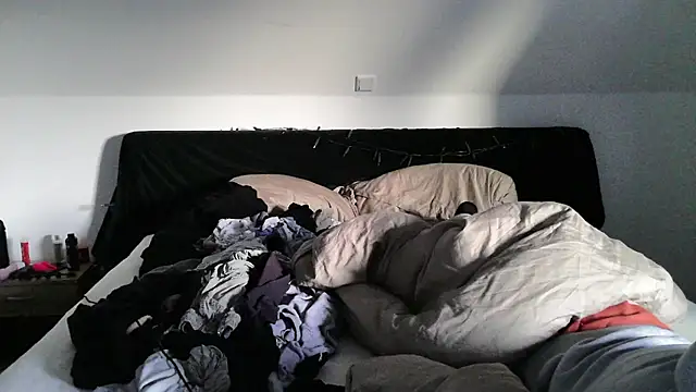 JulX Devot online show from November 6, 2:43 pm