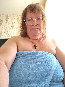 Snapshot of TATSI23 chatting on May 11, 4:25 am TATSI23 online show from May 11, 4:25 am