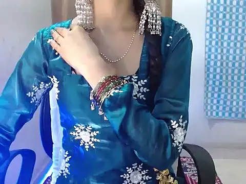 Roiseeee online show from February 19, 5:04 am