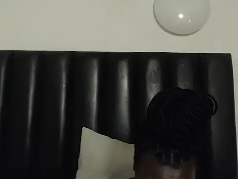 Snapshot of DimpleButtxxx chatting on October 17, 2:26 am DimpleButtxxx online show from October 17, 2:26 am