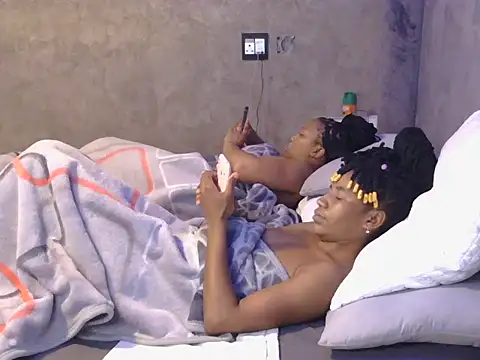 petite queenx online show from October 28, 2:01 am