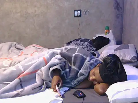 petite queenx online show from October 30, 6:23 am