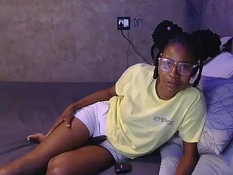 petite queenx online show from October 28, 2:38 pm