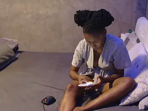 petite queenx online show from November 13, 10:02 pm