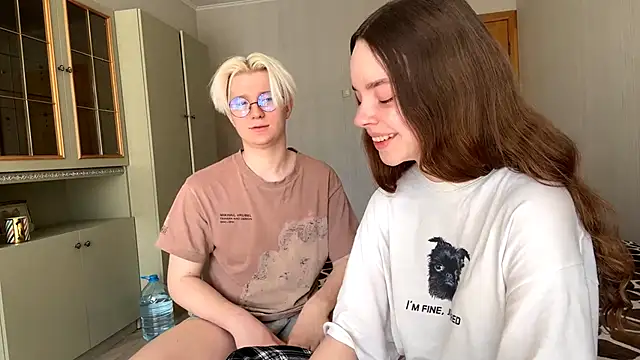 EhtelBiondi online show from April 4, 8:43 am