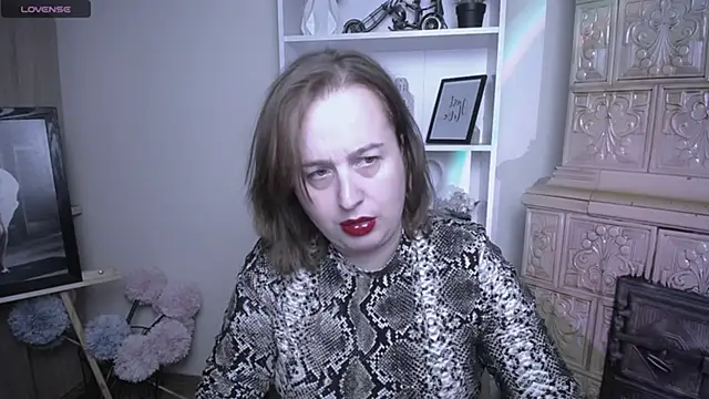 Snapshot of HelenFl chatting on October 31, 8:22 am HelenFl online show from October 31, 8:22 am