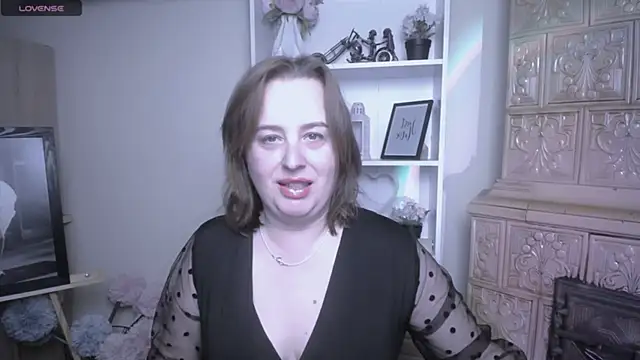 Snapshot of HelenFl chatting on November 7, 8:19 am HelenFl online show from November 7, 8:19 am