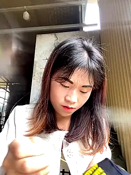 Snapshot of Mylinh- chatting on October 9, 1:50 am Mylinh- online show from October 9, 1:50 am