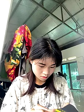 Snapshot of Mylinh- chatting on October 10, 2:01 am Mylinh- online show from October 10, 2:01 am
