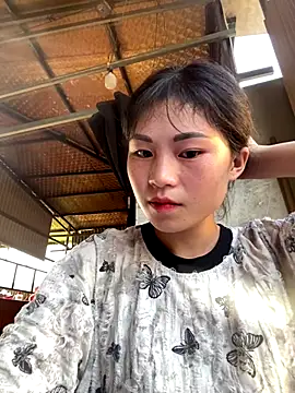 Snapshot of Mylinh- chatting on October 18, 9:00 am Mylinh- online show from October 18, 9:00 am