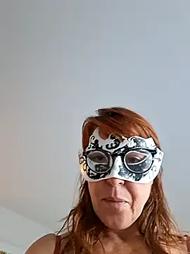 Snapshot of Pimentine chatting on February 9, 6:28 pm Pimentine online show from February 9, 6:28 pm