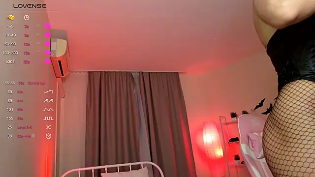 Snapshot of ShayLisse chatting on October 25, 3:17 am ShayLisse online show from October 25, 3:17 am