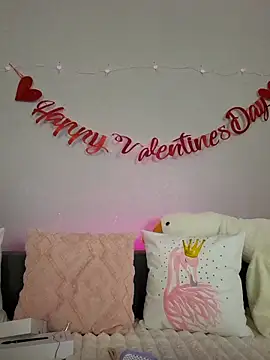 Evarey  online show from February 19, 5:04 am