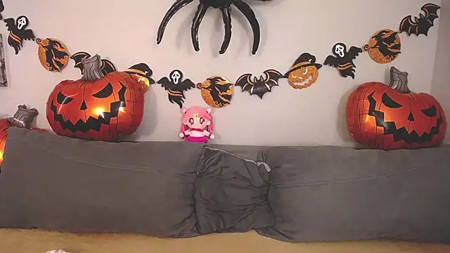 Evarey  online show from October 26, 5:30 am