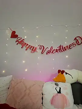 Evarey  online show from February 14, 6:24 am